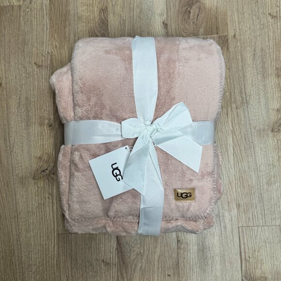 UGG Whitecap Throw Quartz Pink Fleece Blanket Bedding Reversible Faux Fur - Picture 7 of 8